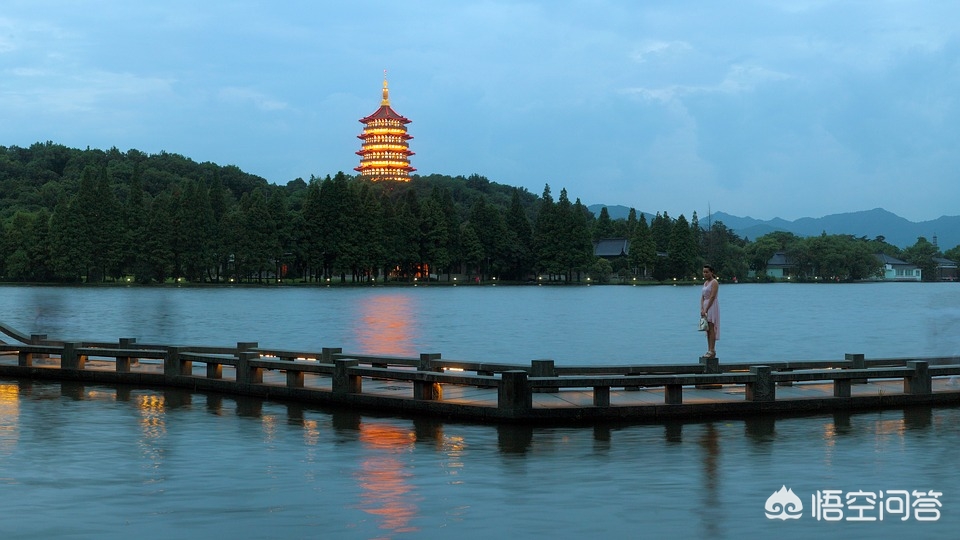 今日特码科普！杭州灵隐寺人山人海,百科词条爱好_澳彩资料网